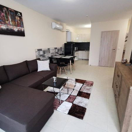 Къмпинг Градина - Апартамент С Две Спални В К-С Черноморска Звезда Apartamento Chernomorets Exterior foto